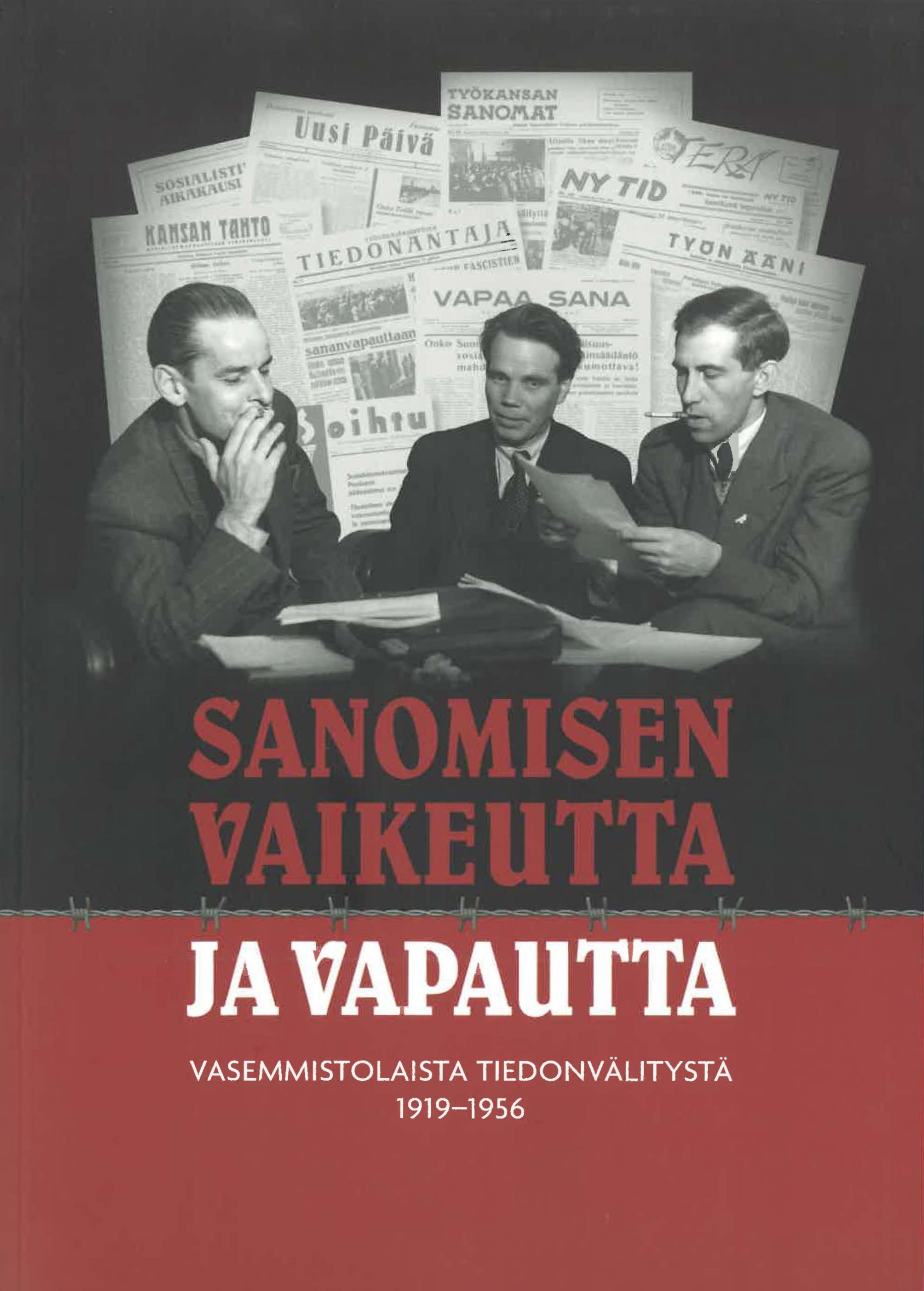 Kirjan kannessa kuvakollaasi työväenlehtien vanhojen numeroiden kansista, toimittajia istumassa puvut päällä pöydän äärellä sekä kirjan nimi.