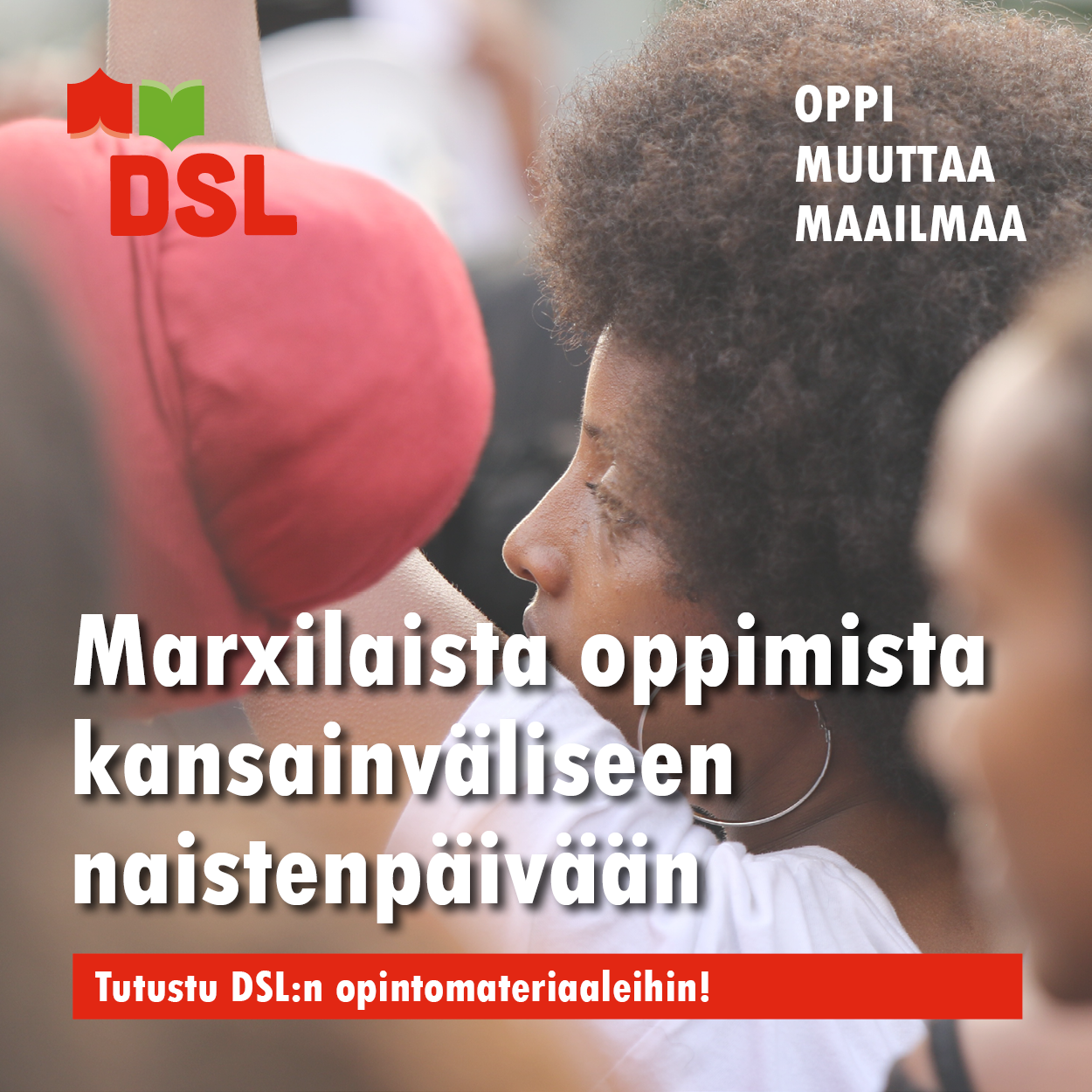 Marxilaista oppimista kansainväliseen naistenpäivään – DSL:n (Demokraattinen sivistysliitto) mainoskuva, jossa henkilö nostaa punaisen nyrkkinsä ilmaan. Tekstissä kehotetaan tutustumaan DSL:n opintomateriaaleihin.