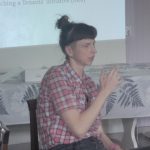 Katarína Skálová alustamassa.