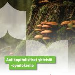 Kansikuva, jossa on sammaleen peittämä puunrunko ja sen päällä sekä vieressä kasvavia oransseja sieniä metsässä. Kuvan päällä on teksti ”Antikapitalistiset yhteisöt -opintokerho”. Alareunassa on Demokraattinen sivistysliitto (DSL) -järjestön logo, jossa on punainen ja vihreä kirjasymboli sekä teksti "DSL Demokraattinen sivistysliitto".