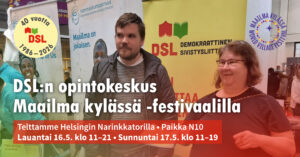 Kaksi ihmistä esittelypisteellä DSL:n roll-upin edessä; mainos: DSL:n opintokeskus Maailma kylässä -festivaalilla Narinkkatorilla 16.–17.5., paikka N10, ajat la 11–21 ja su 11–19.